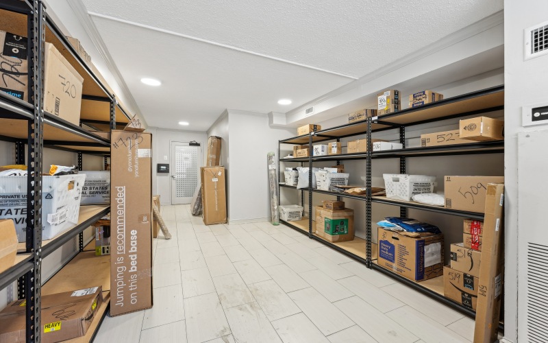Package room 
